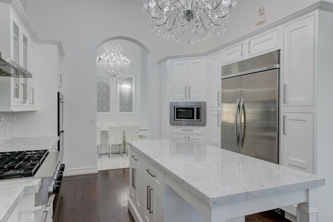 Building Photo - 131 Carmela Ct