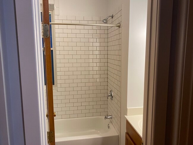 Building Photo - 1227 N Cleaver St