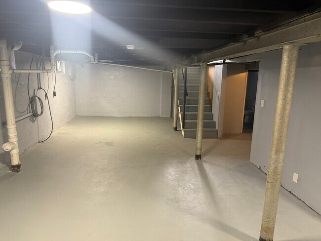 Building Photo - 1050 Bulen Ave