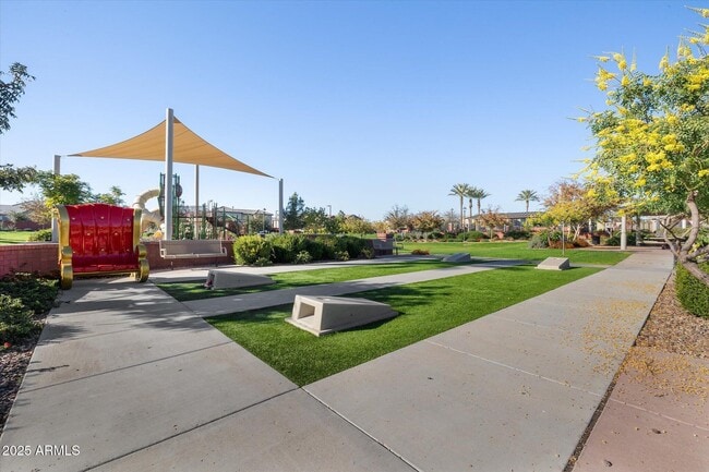 Building Photo - 2527 S Quaintance St