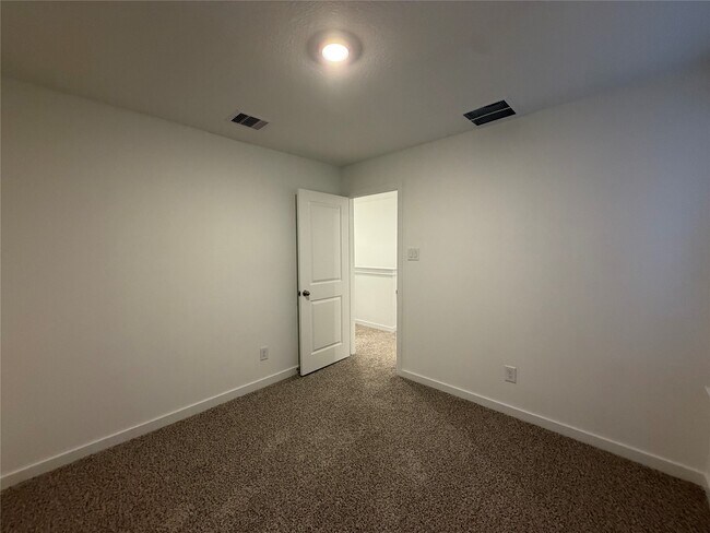 Building Photo - 2619 McHenry Lndg Ln