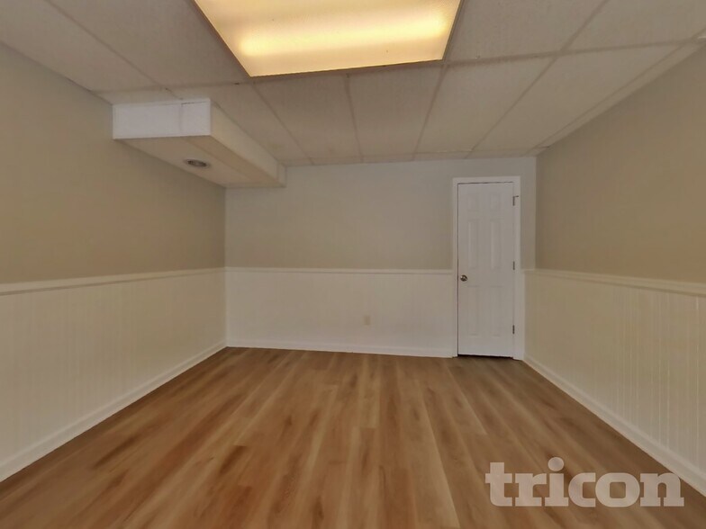 Building Photo - 228 S Red Oak Way