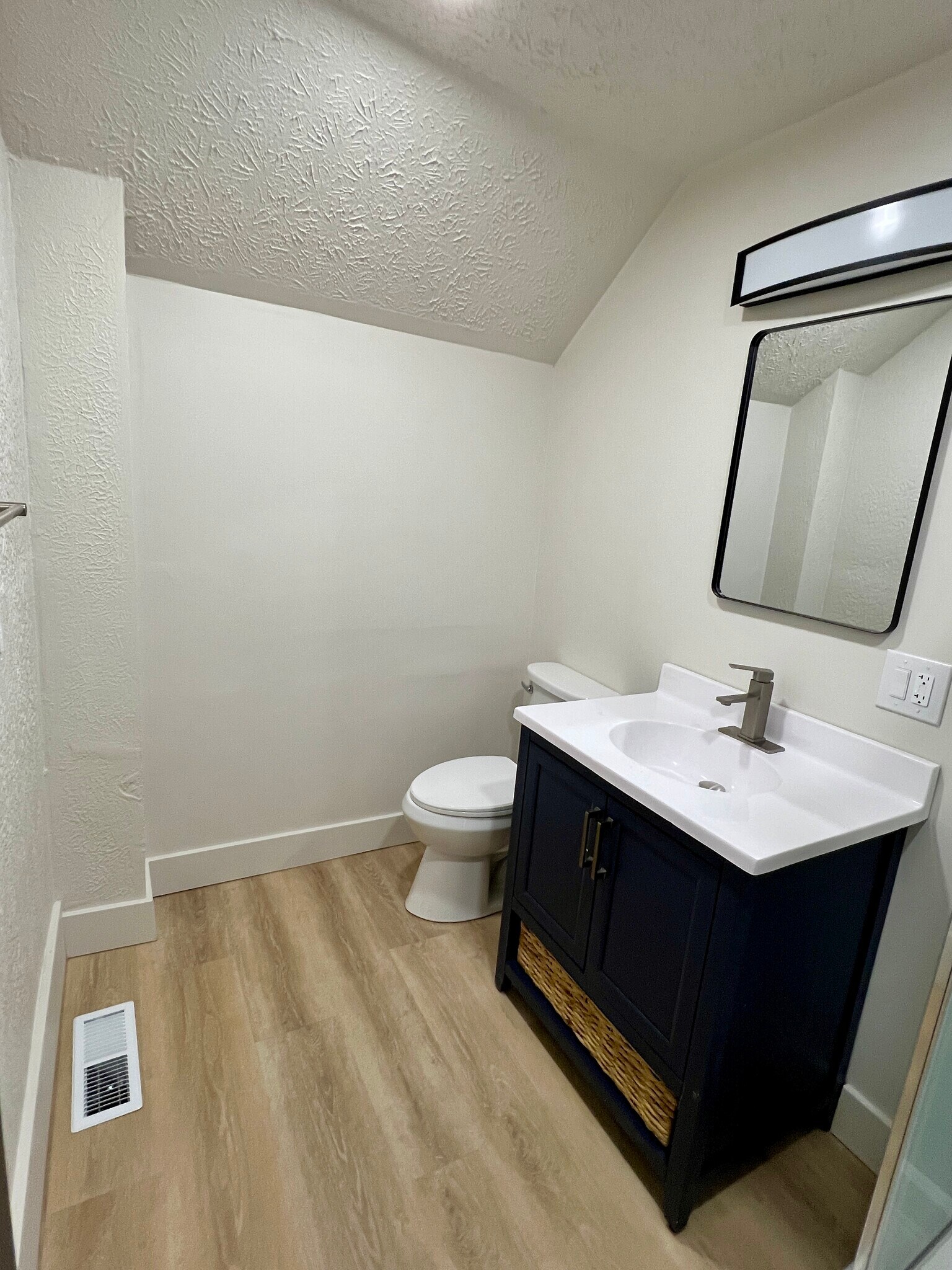 Building Photo - 647 Wooster Rd W