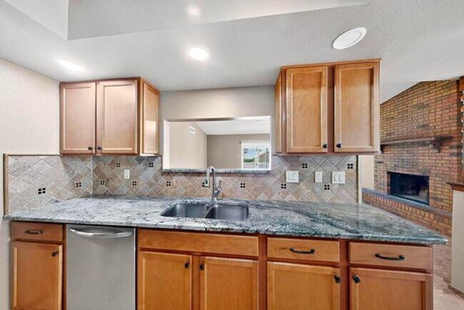 Building Photo - Picture Perfect 3 Bedroom Home in Southeas...