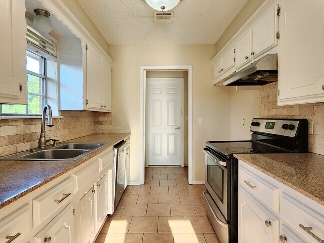Building Photo - 11621 Sagamore Dr