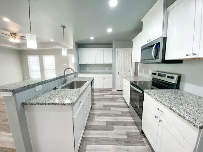 Building Photo - 3-Bedroom in Frenship ISD!