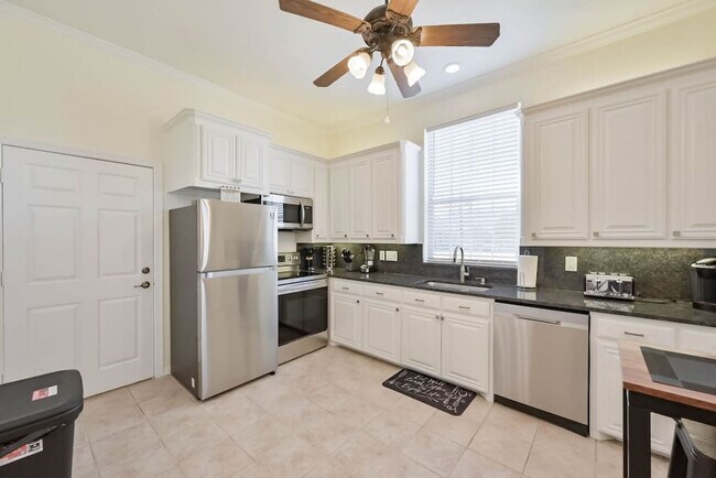 Building Photo - 811 Mallard Pointe Dr