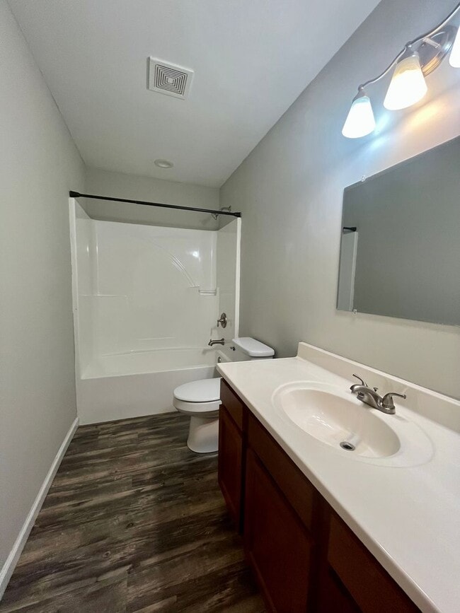 Building Photo - 3 Bed | 2 Bath | 1 Car Garage