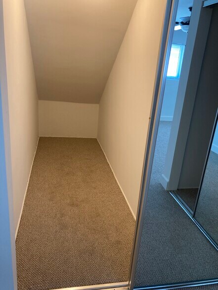 Building Photo - 20428 Roslin Ave