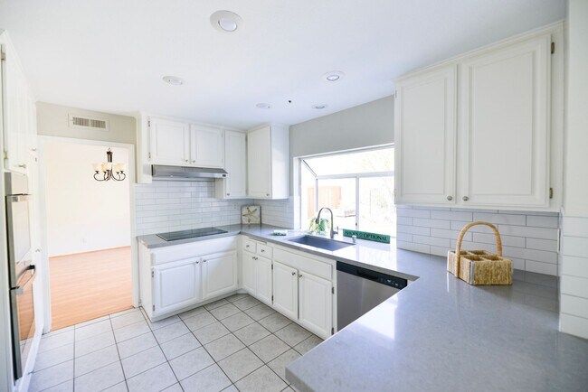 Building Photo - Charming 3 Bedroom, 2.5 Bath Home in Marbl...