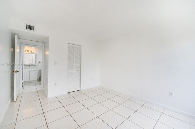Building Photo - 13870 SW 62nd St