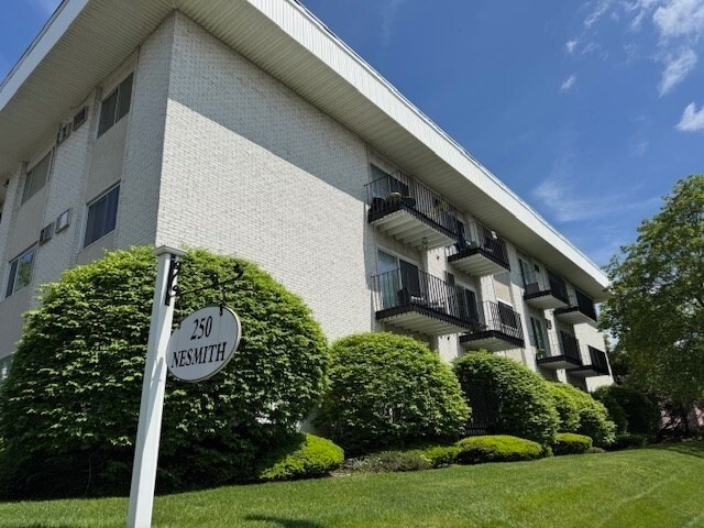 Building Photo - 250 Nesmith St