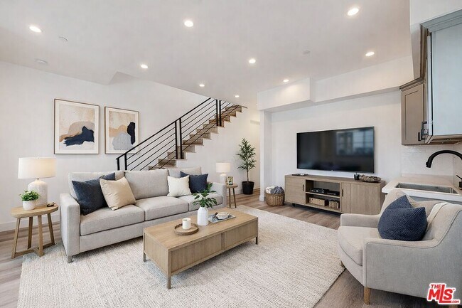 Building Photo - 525 Normandie Ave