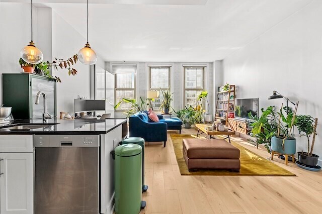 Building Photo - 70 Lincoln St