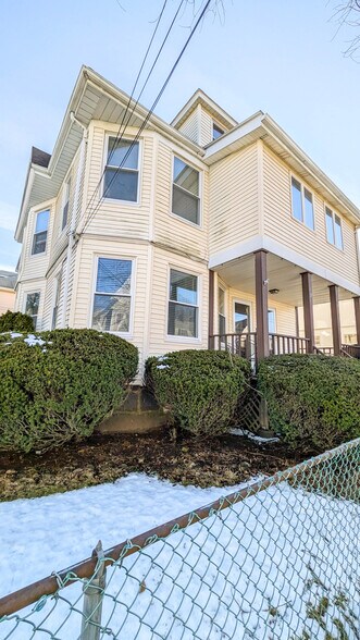 Building Photo - 37 Glover Ave