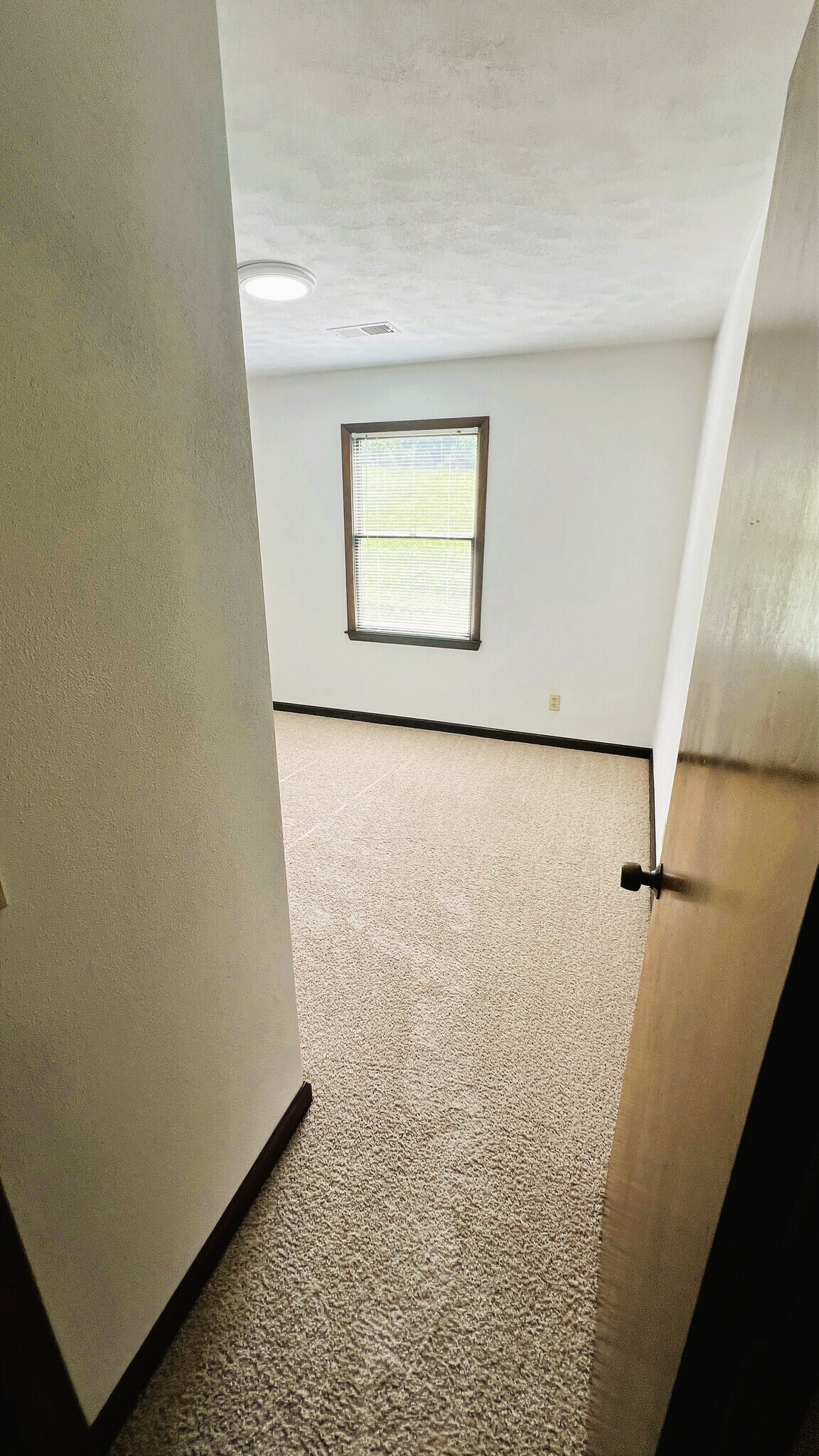 Building Photo - 520 Circle Pine Dr