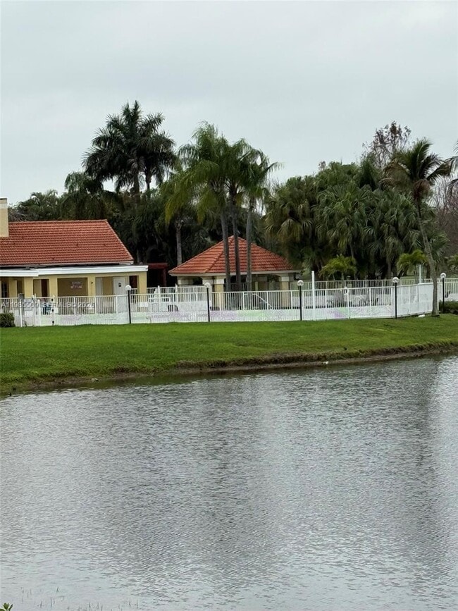 Building Photo - 731 Vista Isles Dr