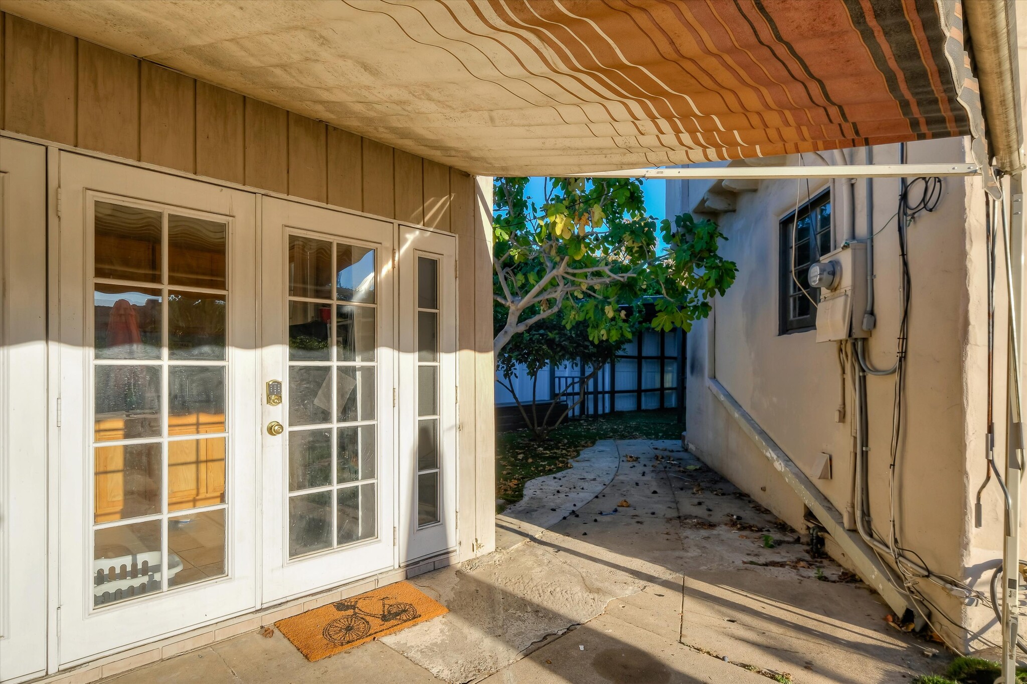 Building Photo - 366 S Crescent Heights Blvd