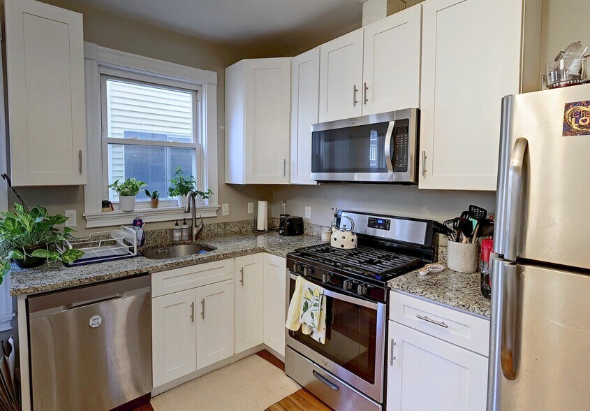 Building Photo - 103 Marion St