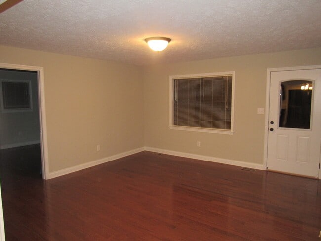 Building Photo - 4 Bedroom, 3 Bath Basement Ranch with Coun...