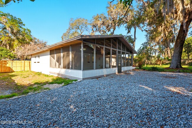 Building Photo - 2915 Holly Bay Rd