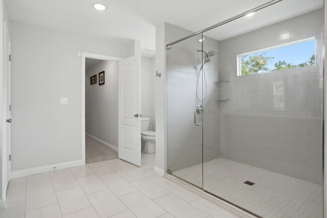Building Photo - 2404 Baxley Dr