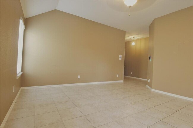 Building Photo - 16519 Regal Exeter Dr