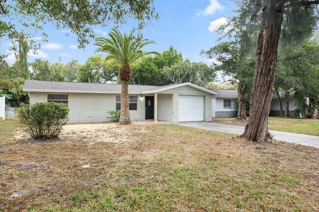 Building Photo - Beautiful 3bdrm/2bath home with attached garage and large yard $1,595.00 ** Ready Now** MOVE IN B...