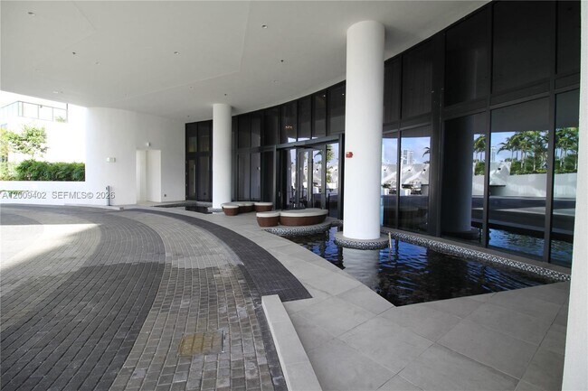 Building Photo - 5000 Island Estates Dr