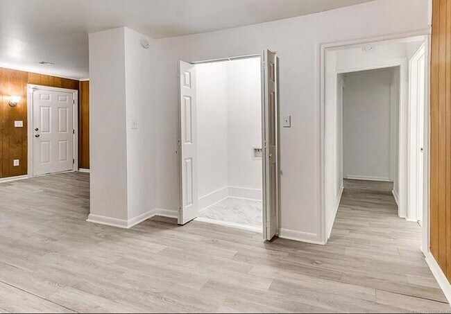 Building Photo - Charming 3 bedroom/2 bath home!