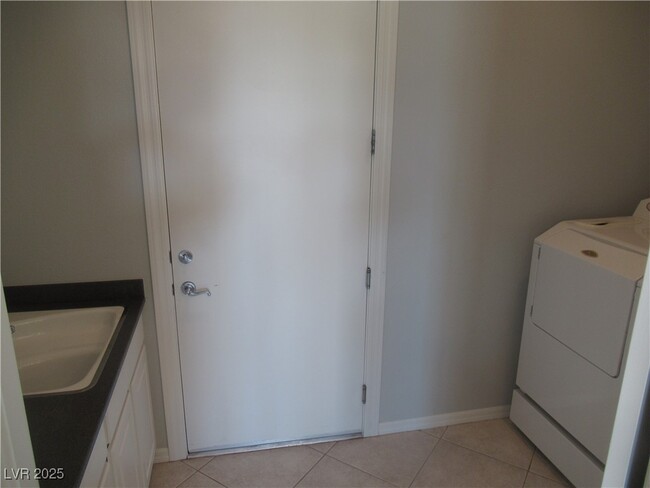 Building Photo - 2091 Clearwater Lake Dr