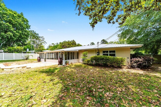 Building Photo - Beautiful 3/2 in Forest Ridge