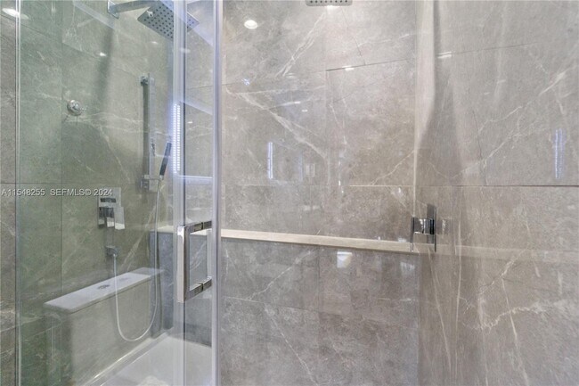 Building Photo - 100 Lincoln Rd