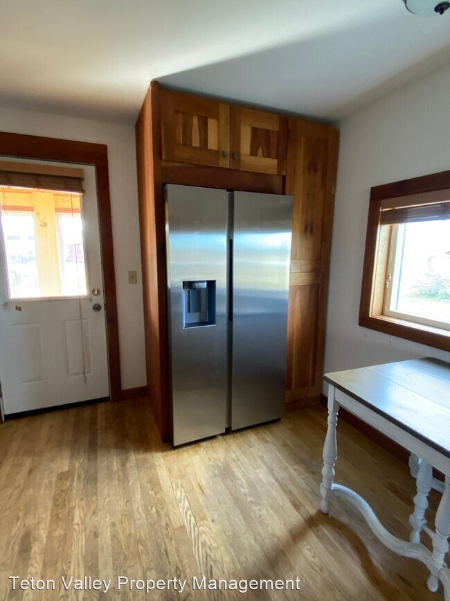 Building Photo - 2 br, 1 bath House - 5135 N 410 W Lower Unit