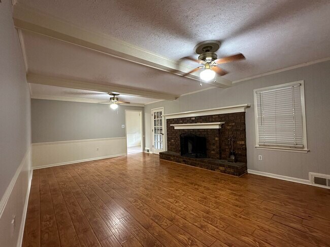 Building Photo - 1531 Cordova Rd