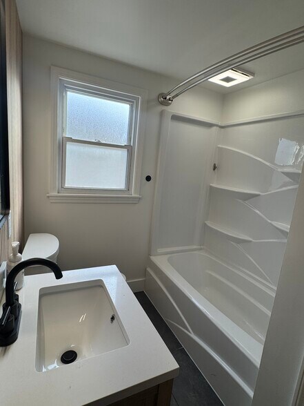 bathoom - 249 Dunlop Ave