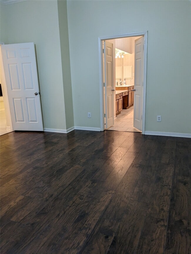 Building Photo - 635 Avery Dr