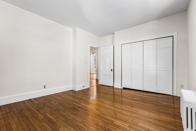 Building Photo - 5 Fairbanks St