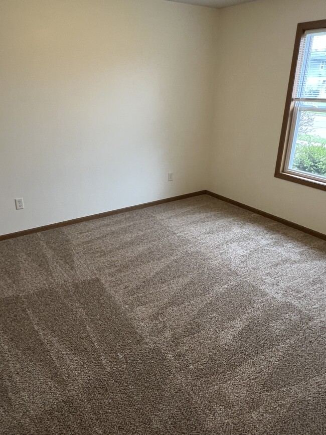 Building Photo - 1280 Sequoia Ct