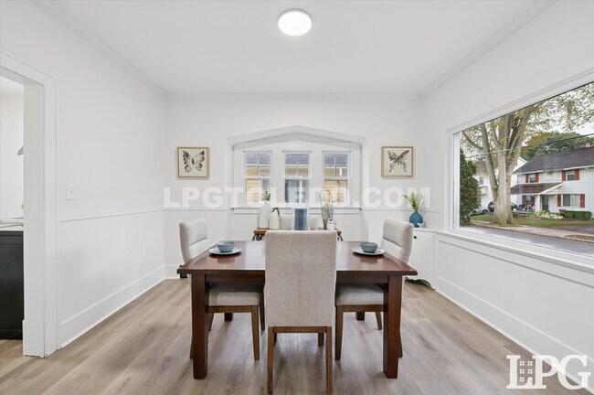 Building Photo - 1044 Hawk St