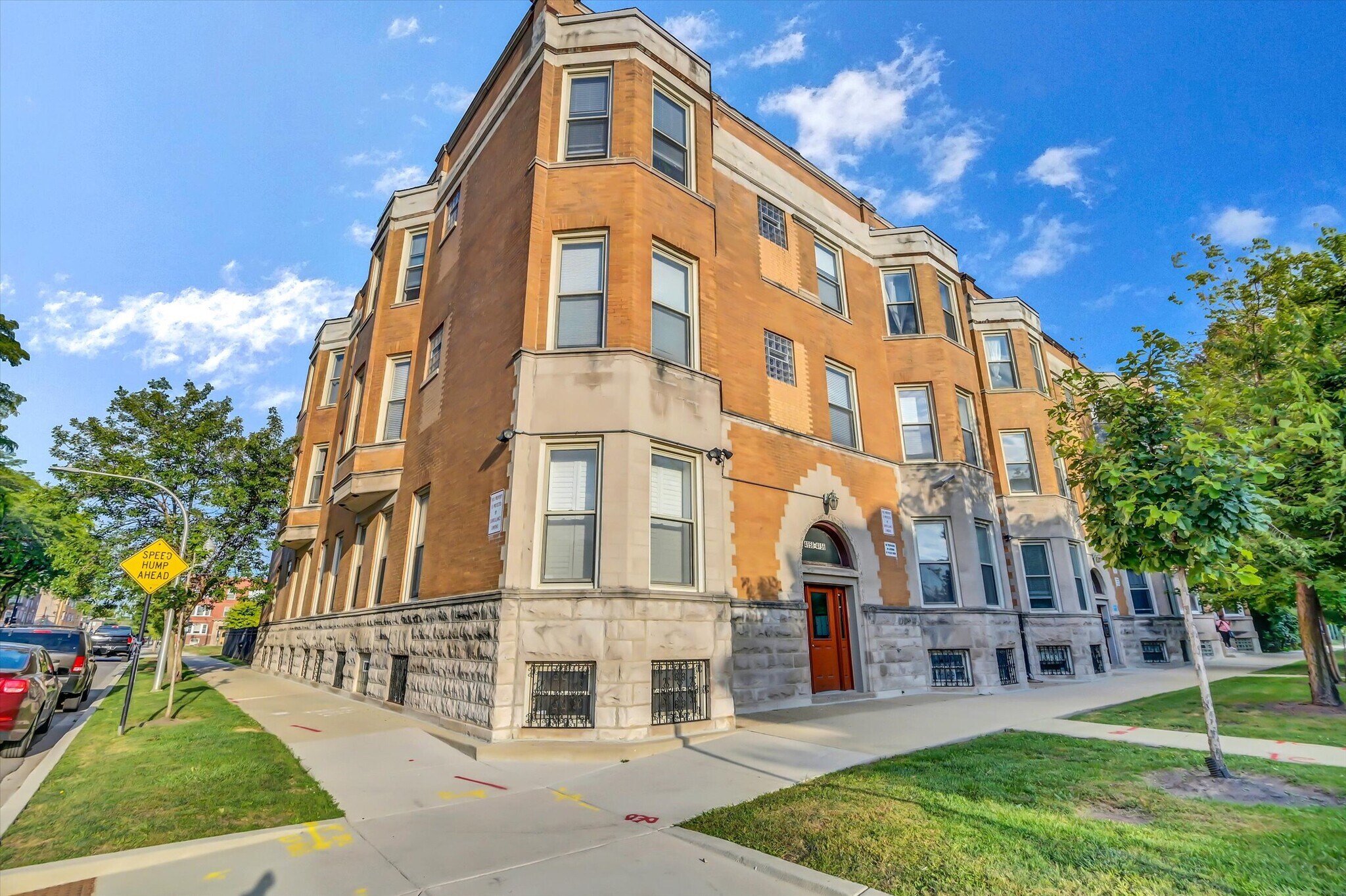 Building Photo - 4856 S Prairie Ave