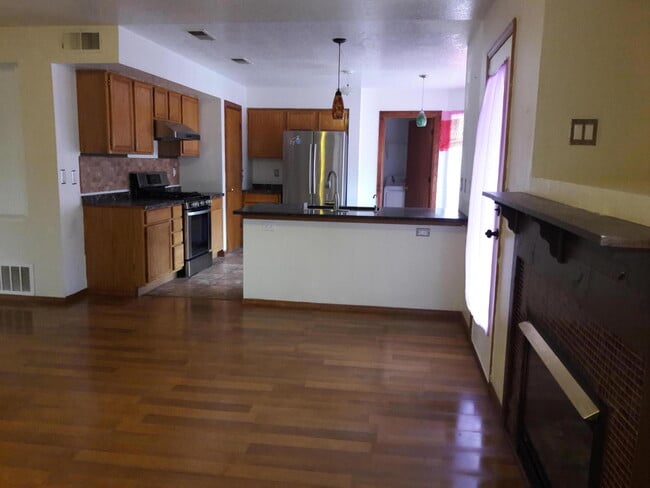 Building Photo - 2215 Sunstone Dr NW