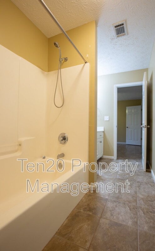 Building Photo - 25 Kalin St