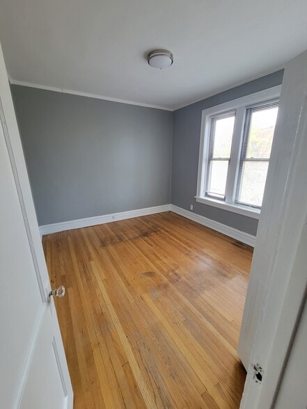 Building Photo - 1205 W Farwell Ave