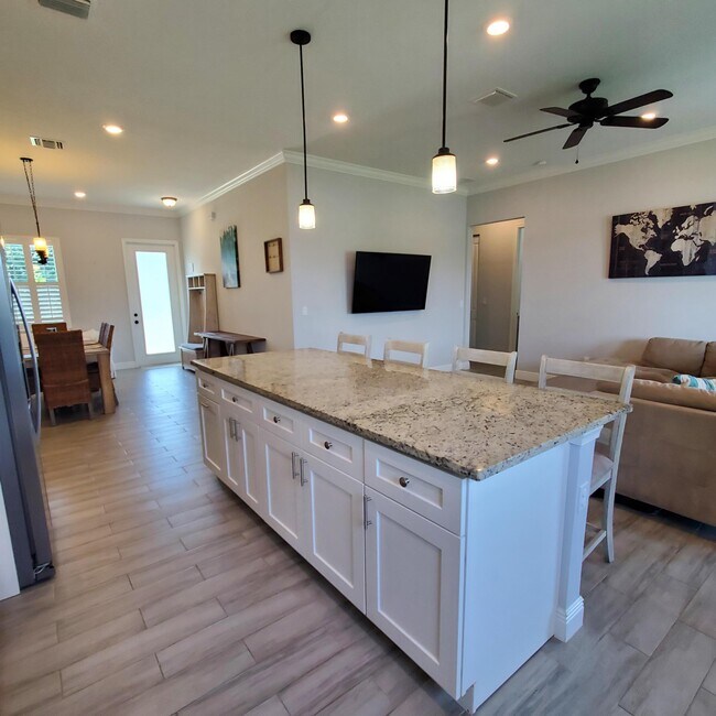 Building Photo - 2161 SE Sunflower St