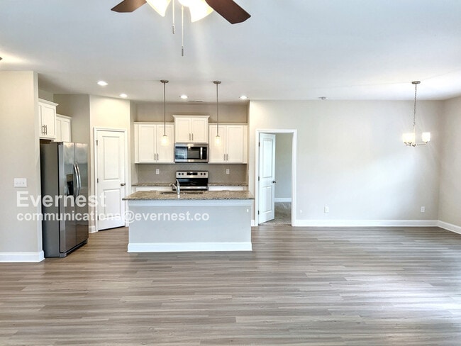 Building Photo - 102 River Pointe Dr
