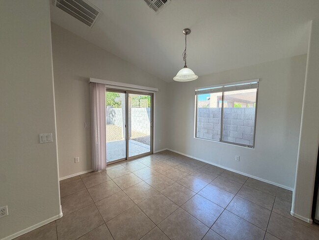 Building Photo - 13925 W Mauna Loa Ln