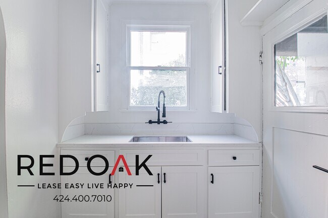 Building Photo - 314 1/4 N Mariposa Ave