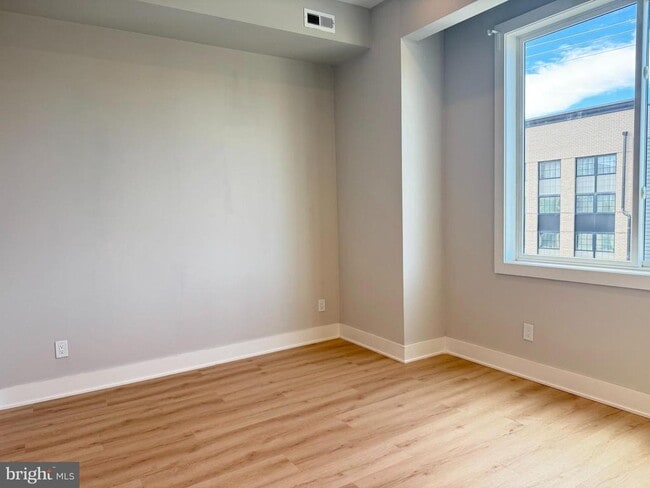 Building Photo - 2421 Frankford Ave
