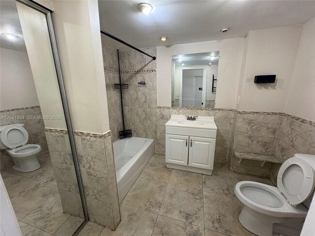 Building Photo - 1075 NE Miami Gardens Dr